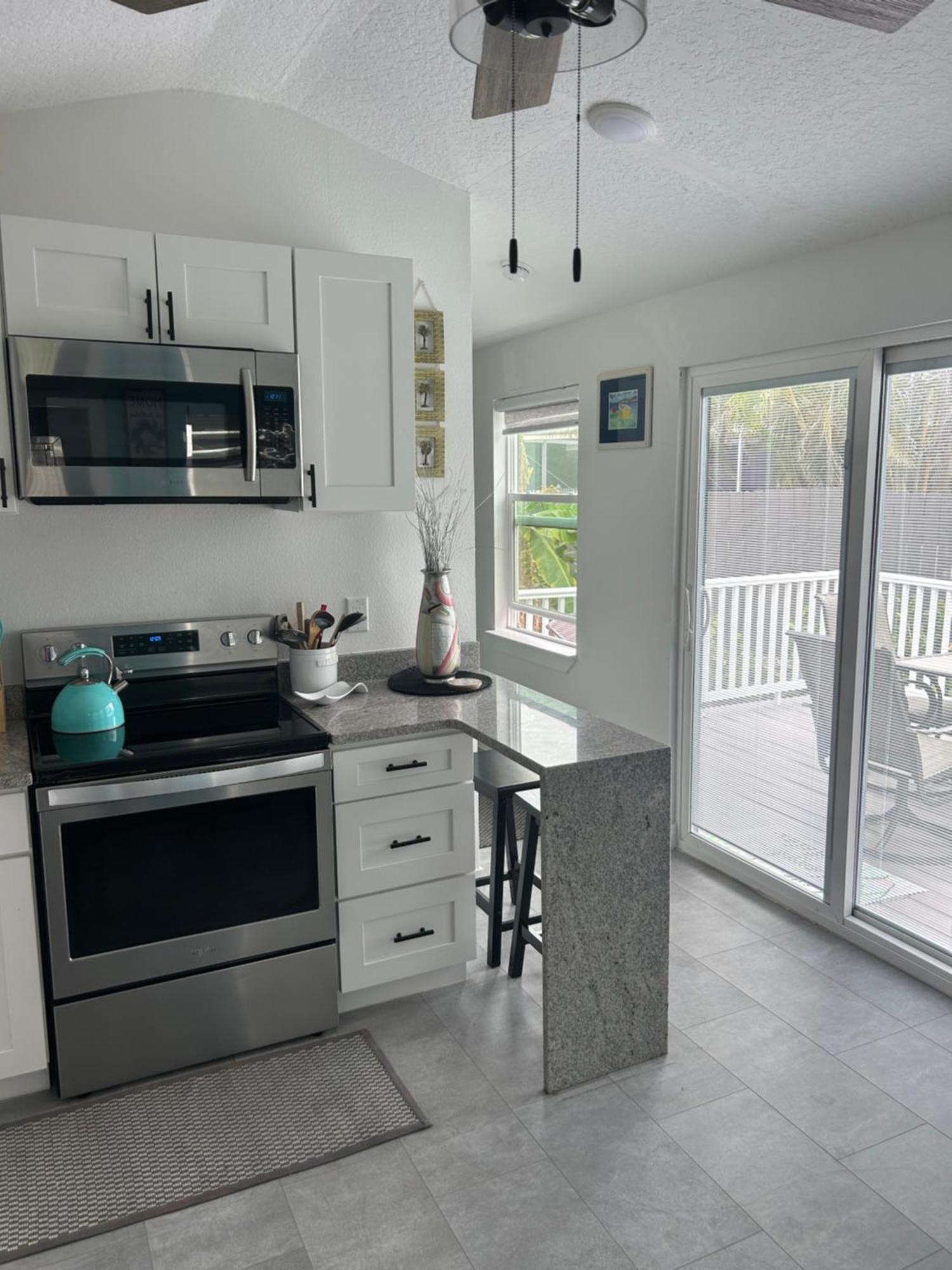 Perfect Getaway-Lovely Cottage House- Near Beaches Nokomis Exteriör bild