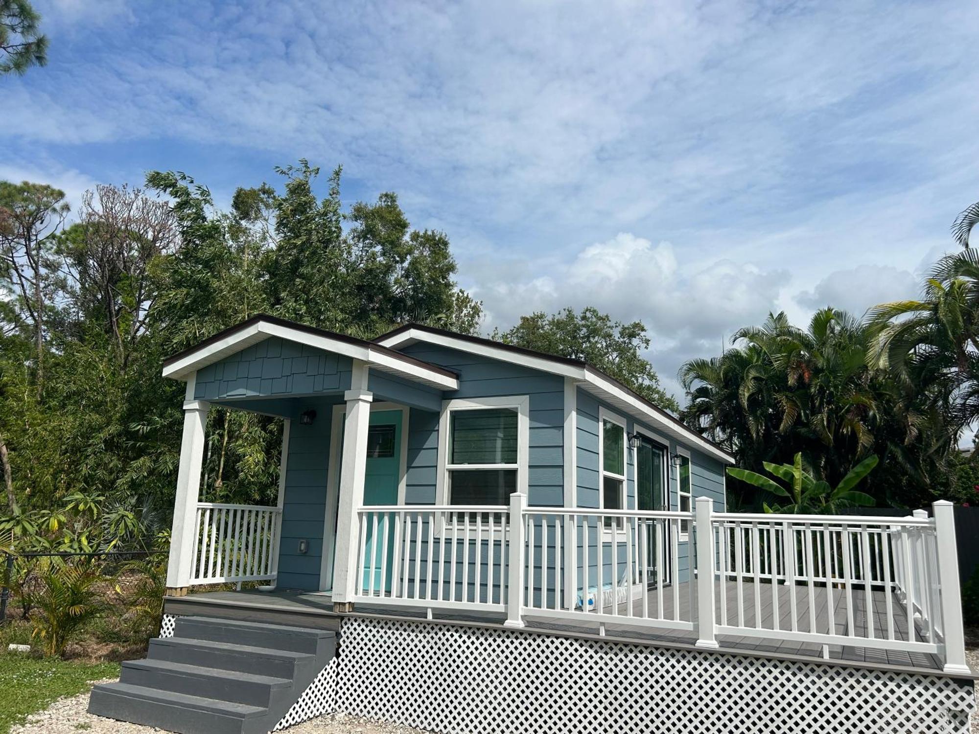 Perfect Getaway-Lovely Cottage House- Near Beaches Nokomis Exteriör bild
